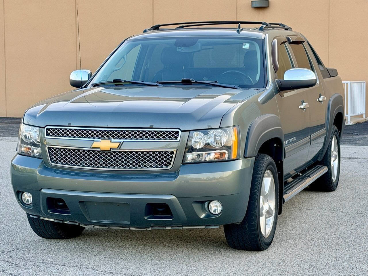 Used 2011 Chevrolet Avalanche LS w/ Regional Value Package AWD/4WD image 3
