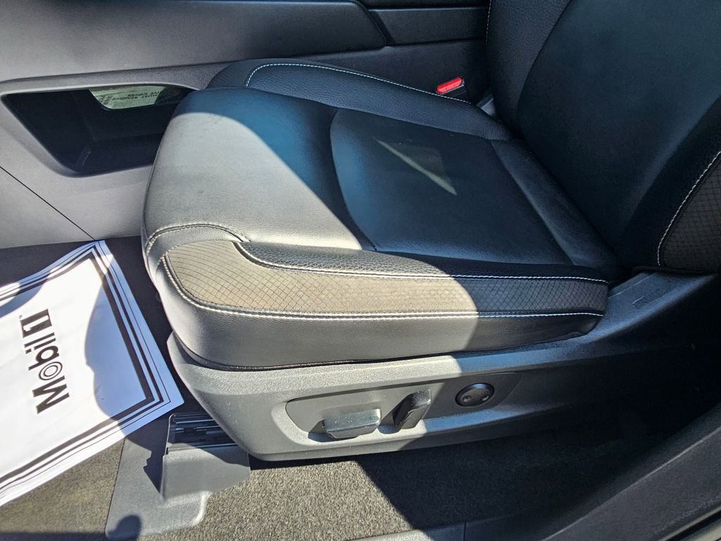 Used 2025 Nissan Pathfinder SL w/ SL Premium Package image 20