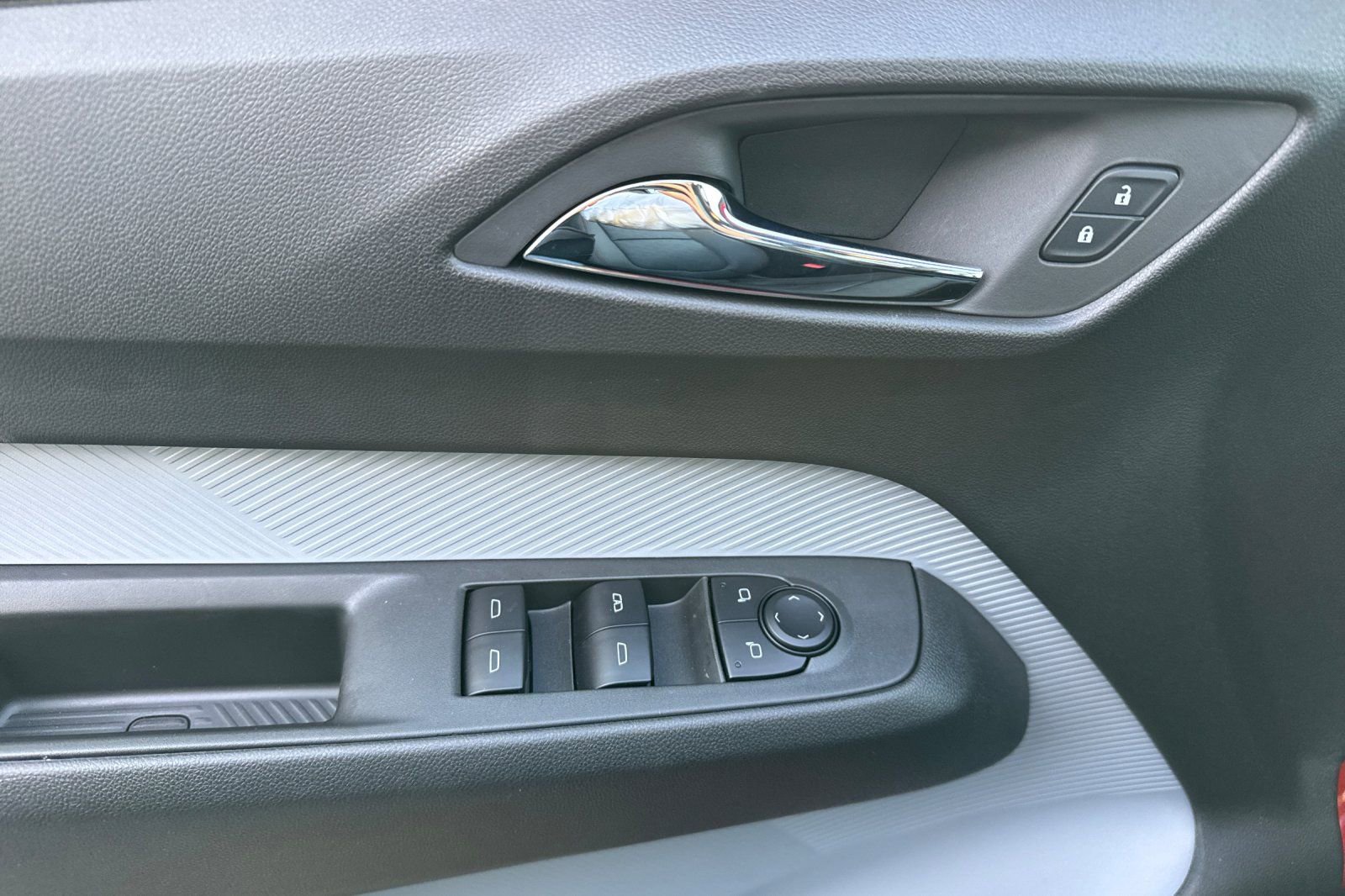 New 2027 Chevrolet Bolt RS w/ Technology Package FWD image 11