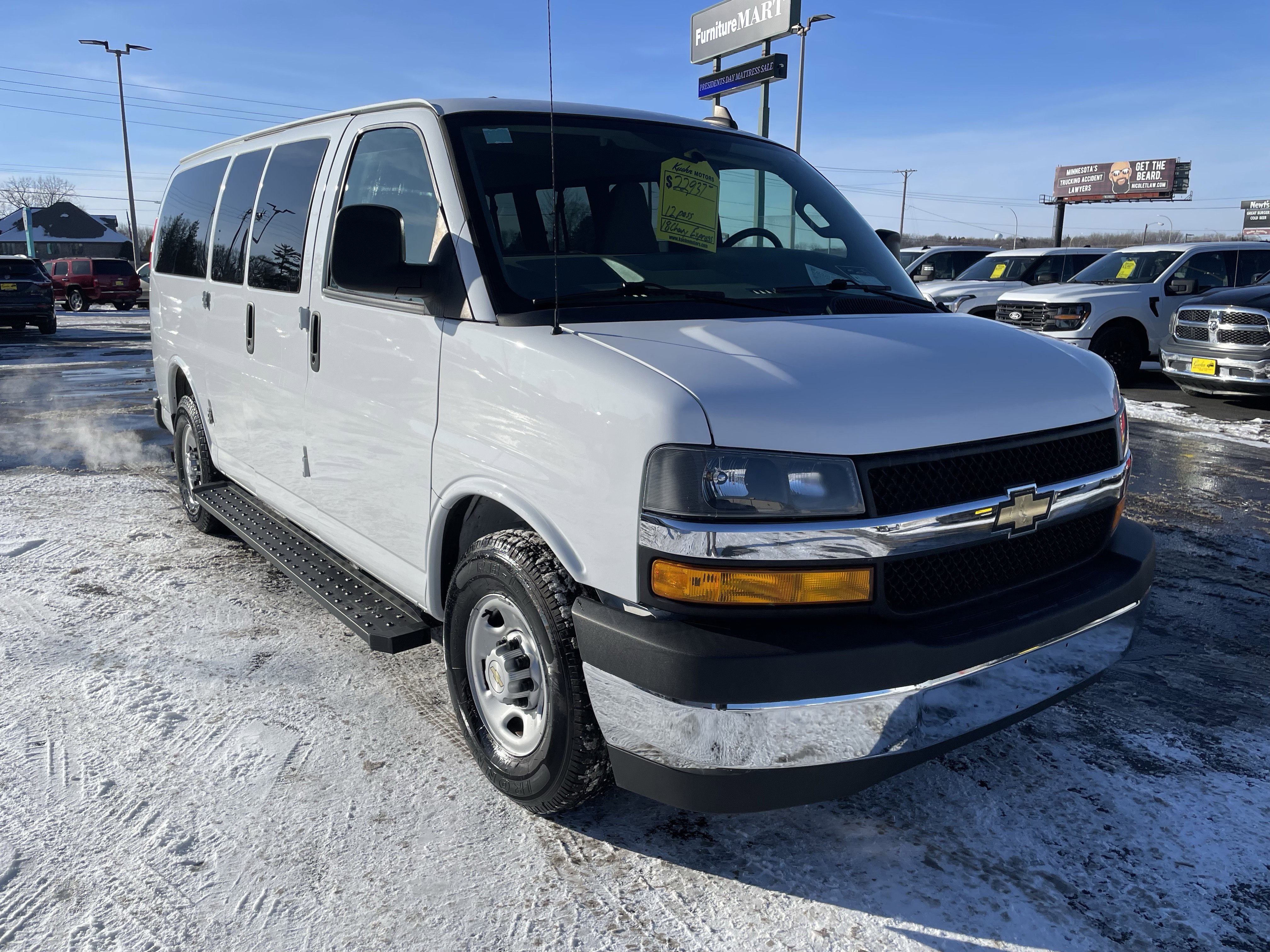 Used 2018 Chevrolet Express 2500 LT w/ LT Preferred Equipment Group image 2