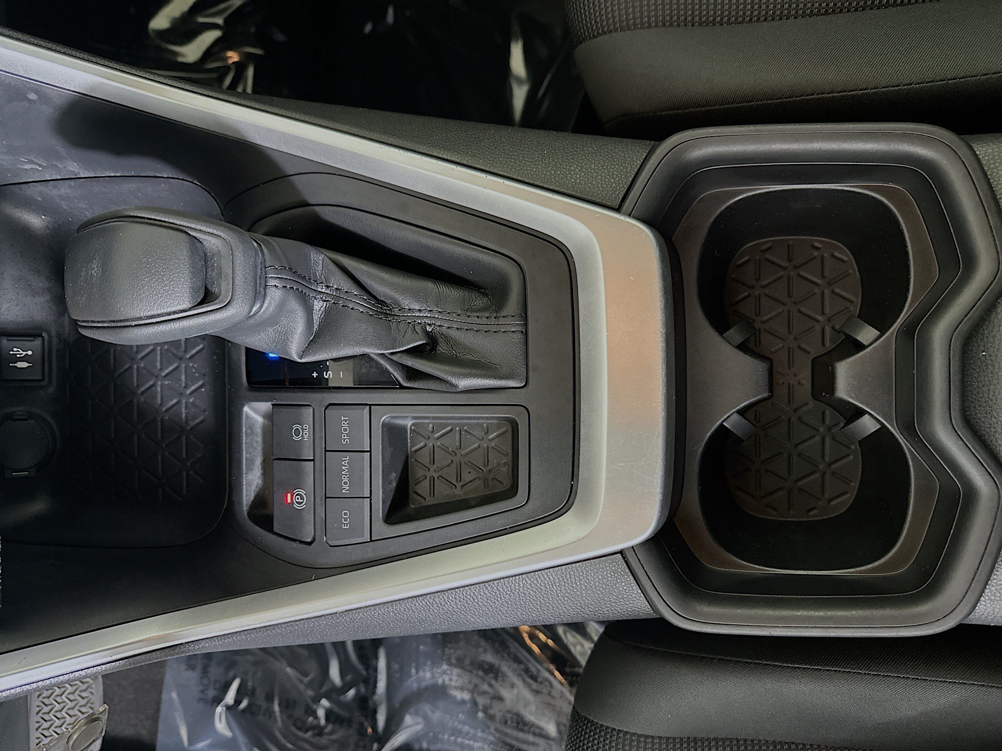 Used 2019 Toyota RAV4 LE FWD image 21