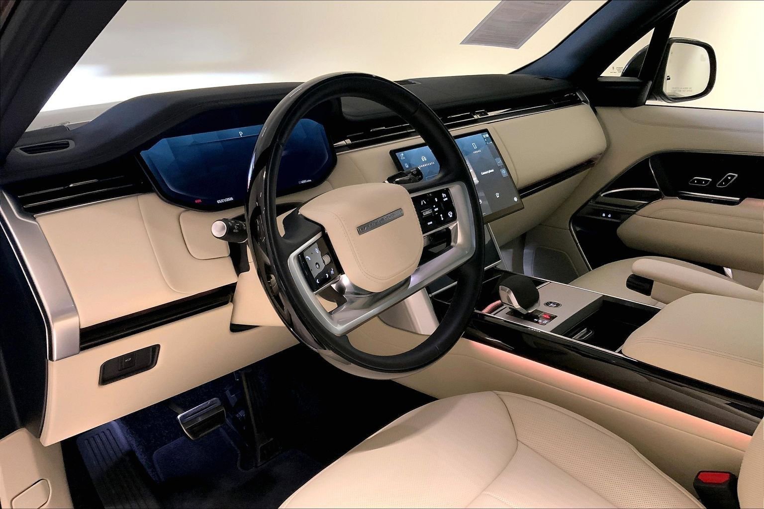Certified 2025 Land Rover Range Rover SE AWD/4WD image 17