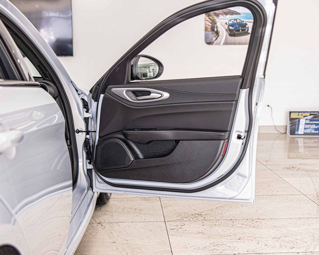 New 2025 Alfa Romeo Giulia AWD w/ Driving Assist Package image 41