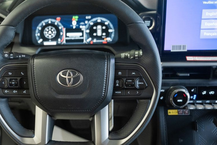 New 2026 Toyota 4Runner Limited AWD/4WD image 32