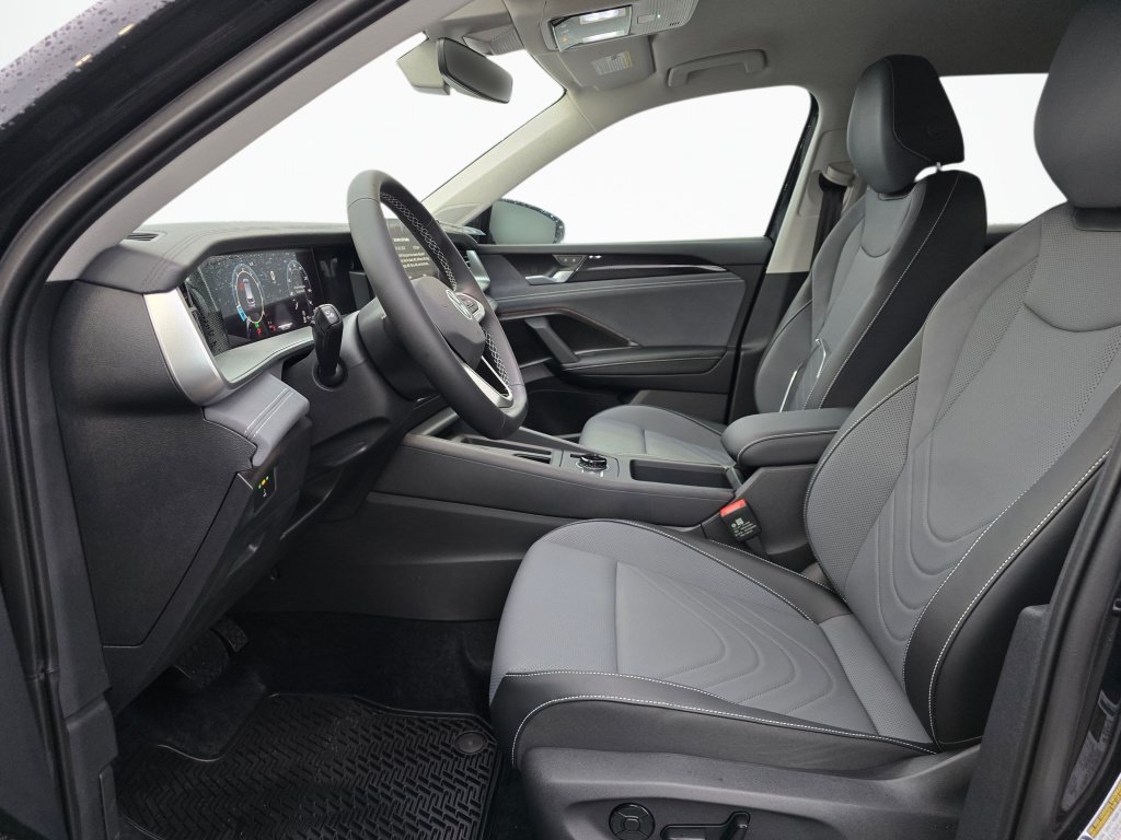 New 2026 Volkswagen Tiguan SE AWD/4WD image 17