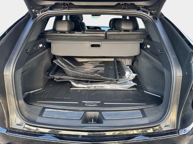 New 2026 Cadillac Lyriq V w/ LPO, Onyx Lite Package AWD/4WD image 5