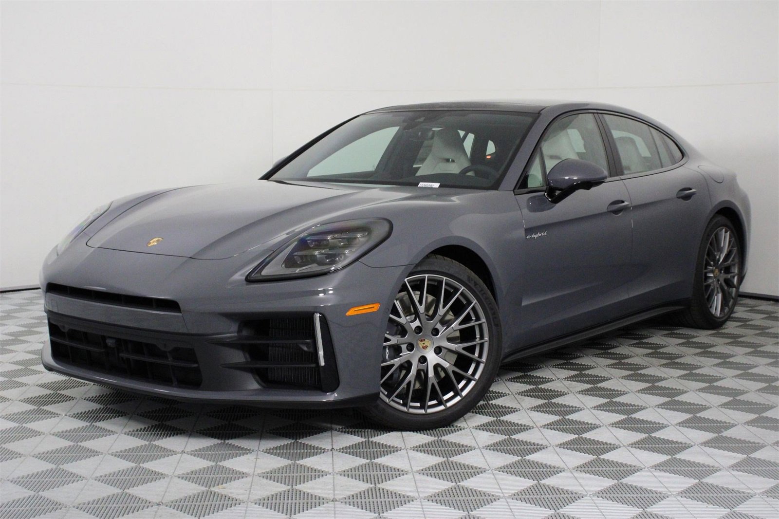 New 2026 Porsche Panamera 4 image 1