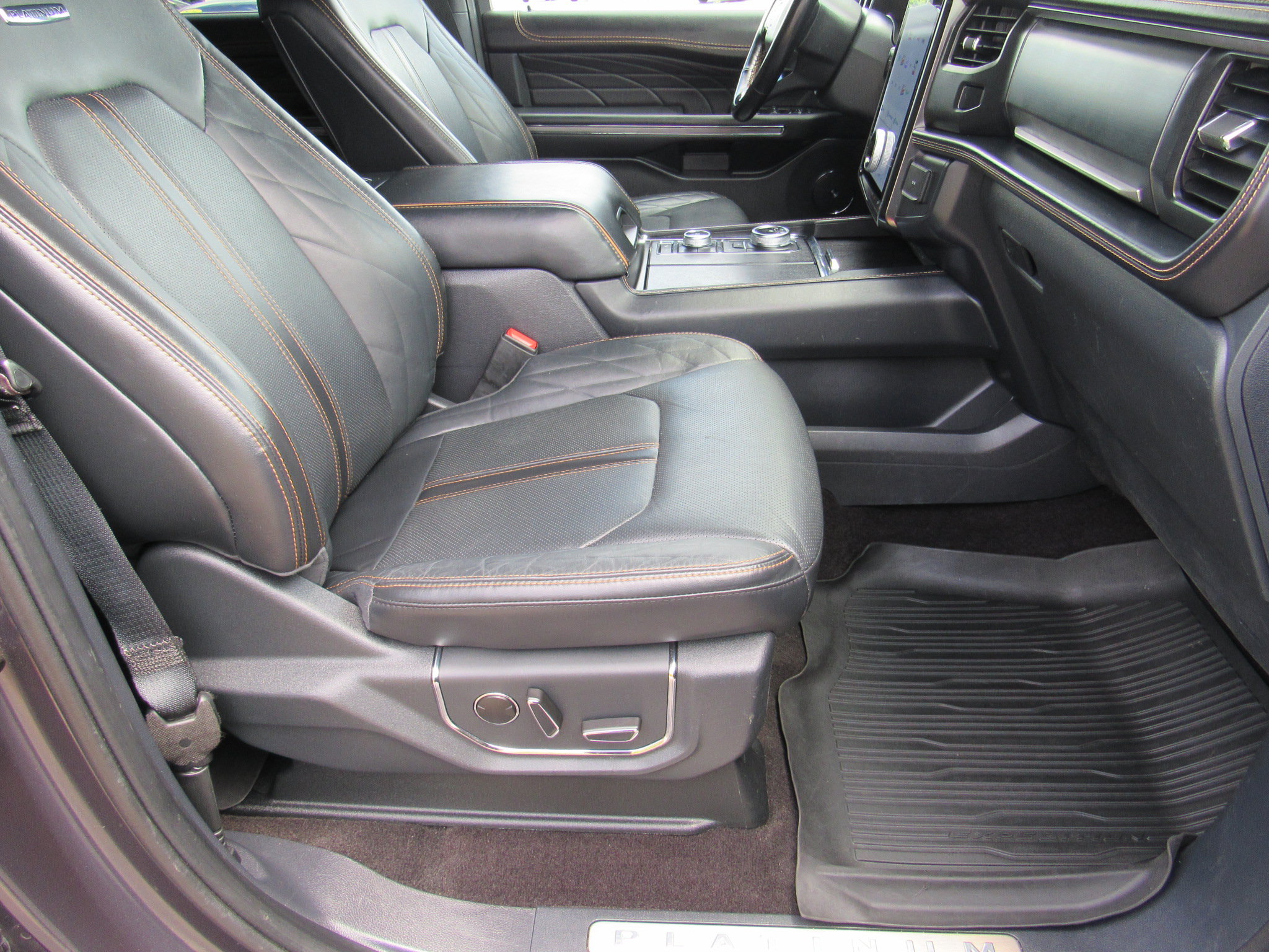 Used 2022 Ford Expedition Platinum AWD/4WD image 34