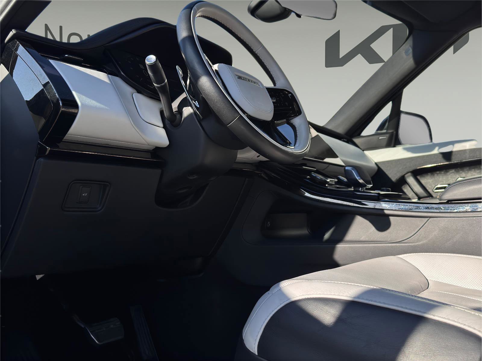 Used 2023 Land Rover Range Rover Sport SE Dynamic image 12