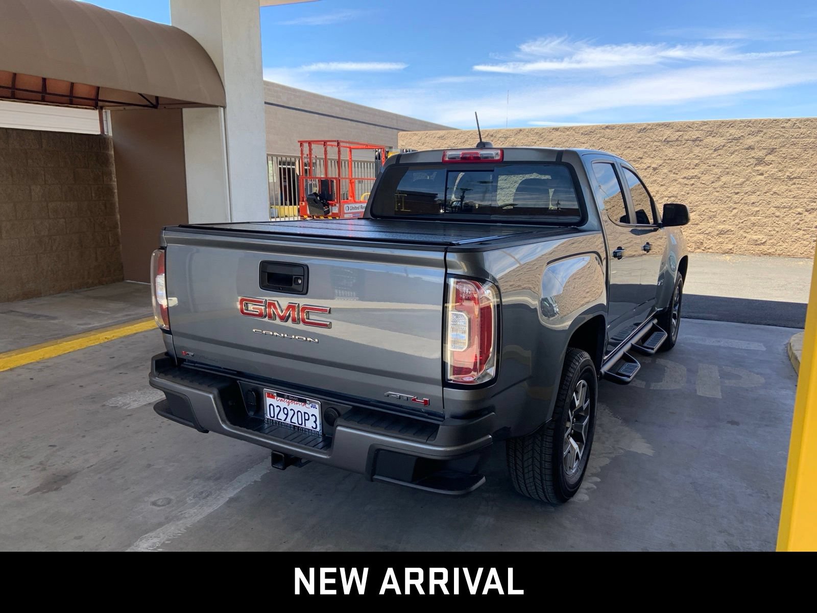 Certified 2022 GMC Canyon AT4 w/ Trailering Package AWD/4WD image 4