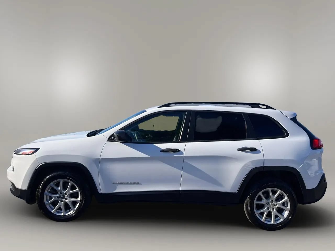 Used 2017 Jeep Cherokee Sport FWD image 7