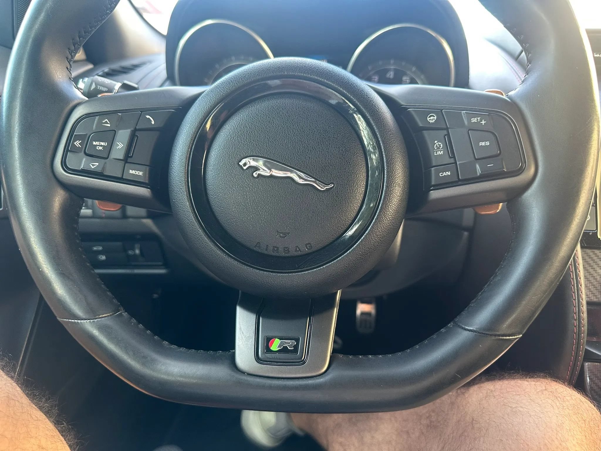 Used 2015 Jaguar F-TYPE R RWD image 38