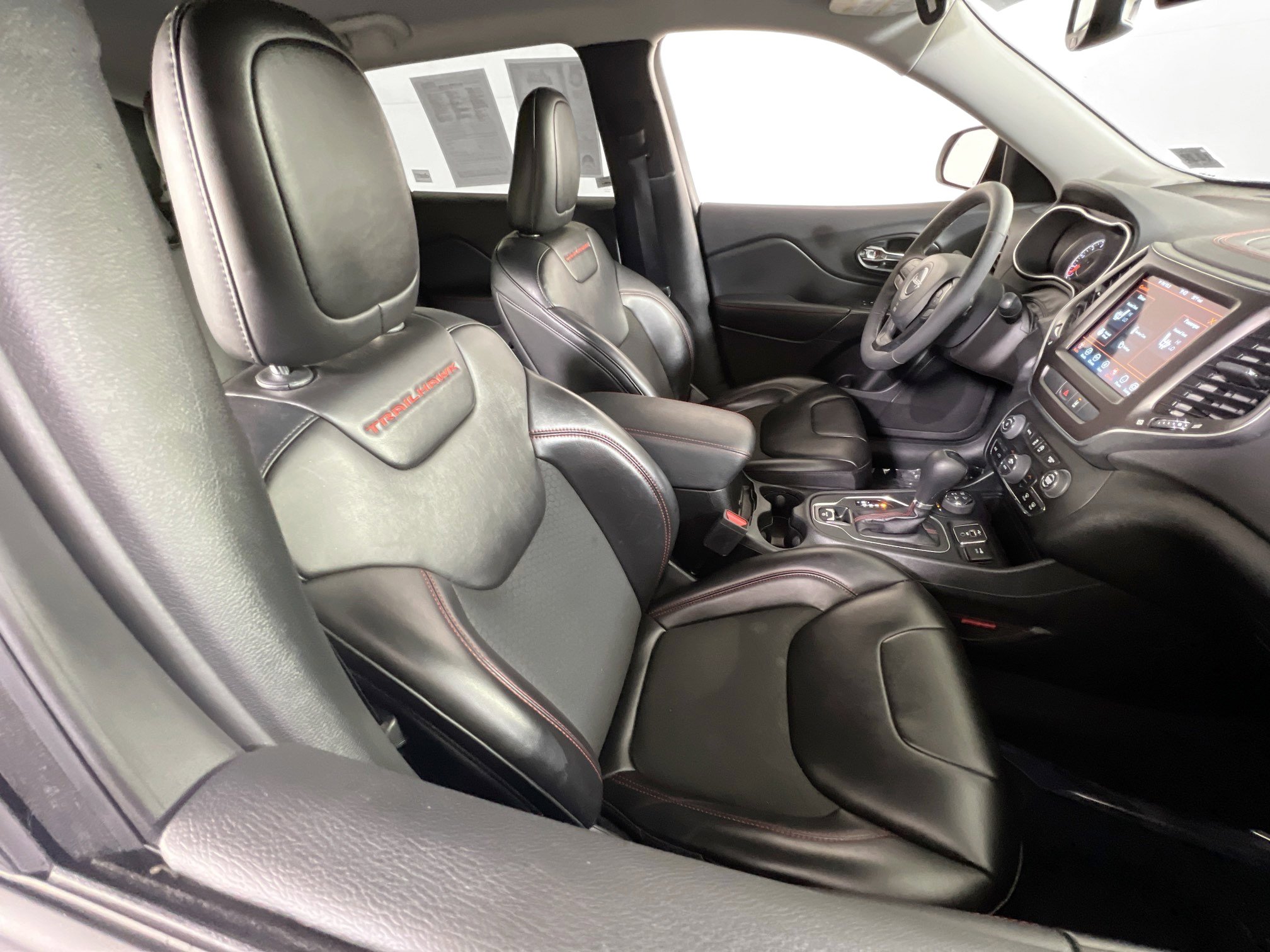 Used 2022 Jeep Cherokee Trailhawk w/ Comfort/Convenience Group AWD/4WD image 26