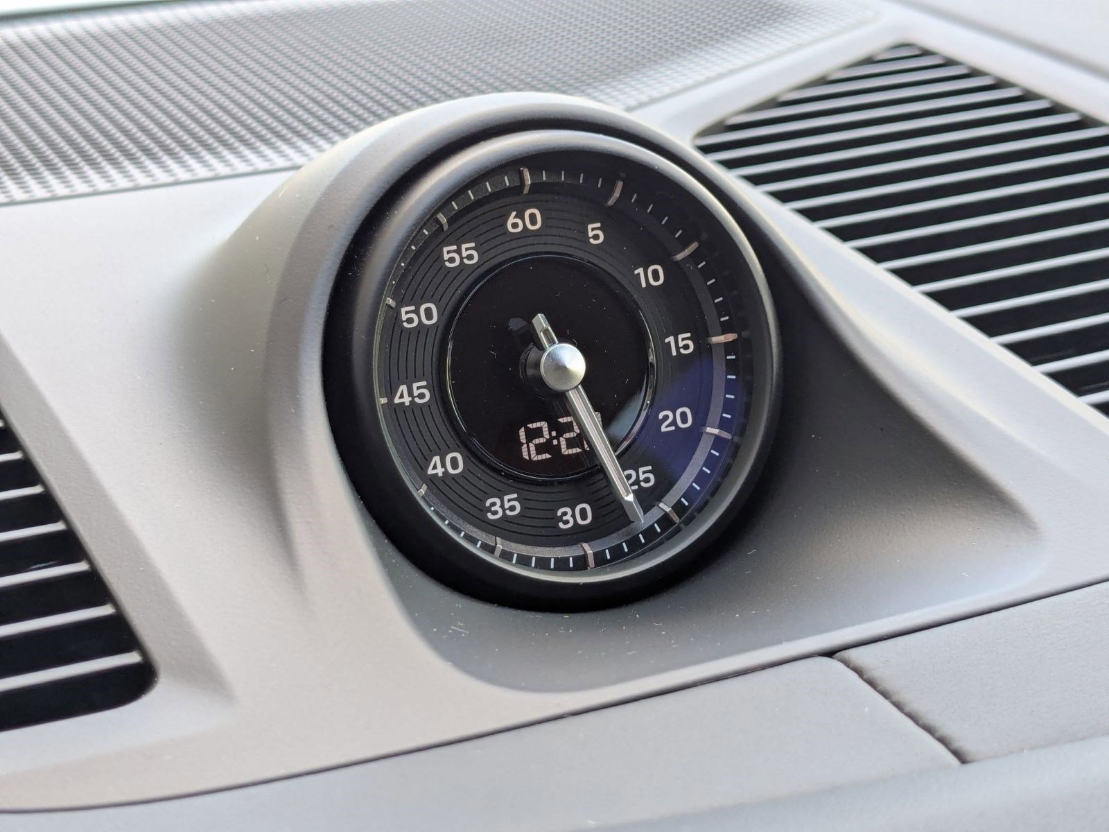 New 2026 Porsche Cayenne S image 21