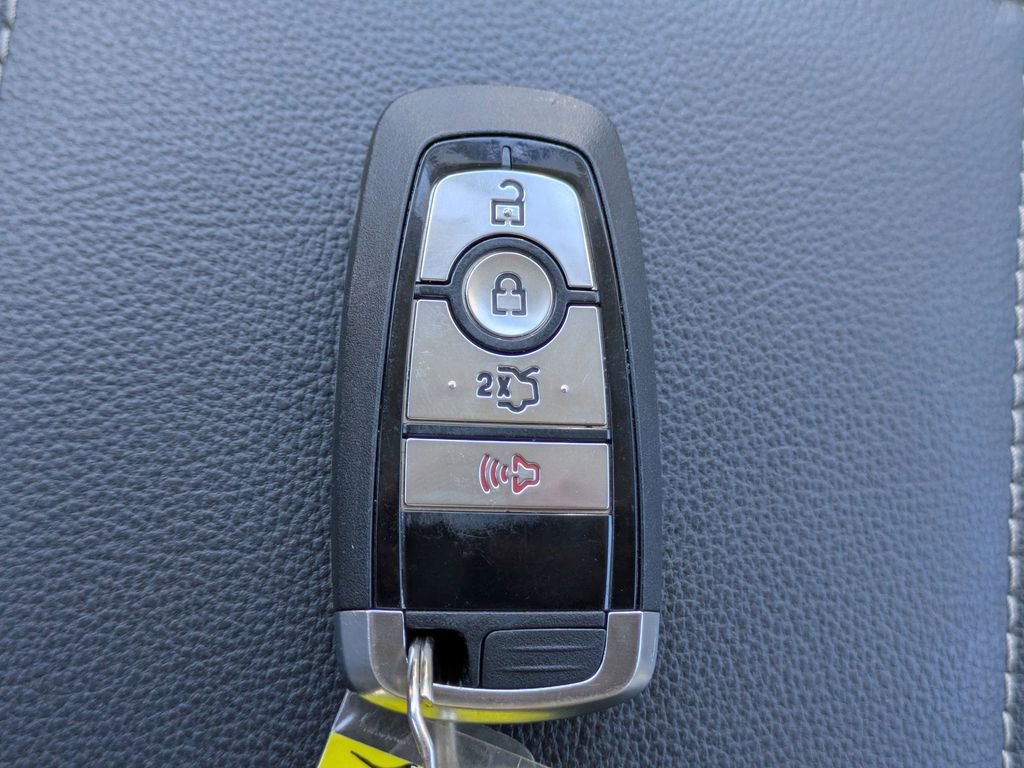 Used 2018 Ford Fusion SE w/ Fusion SE Technology Package FWD image 27