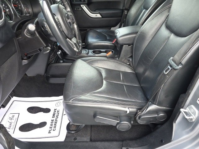 Used 2014 Jeep Wrangler Unlimited Sahara w/ Connectivity Group image 15