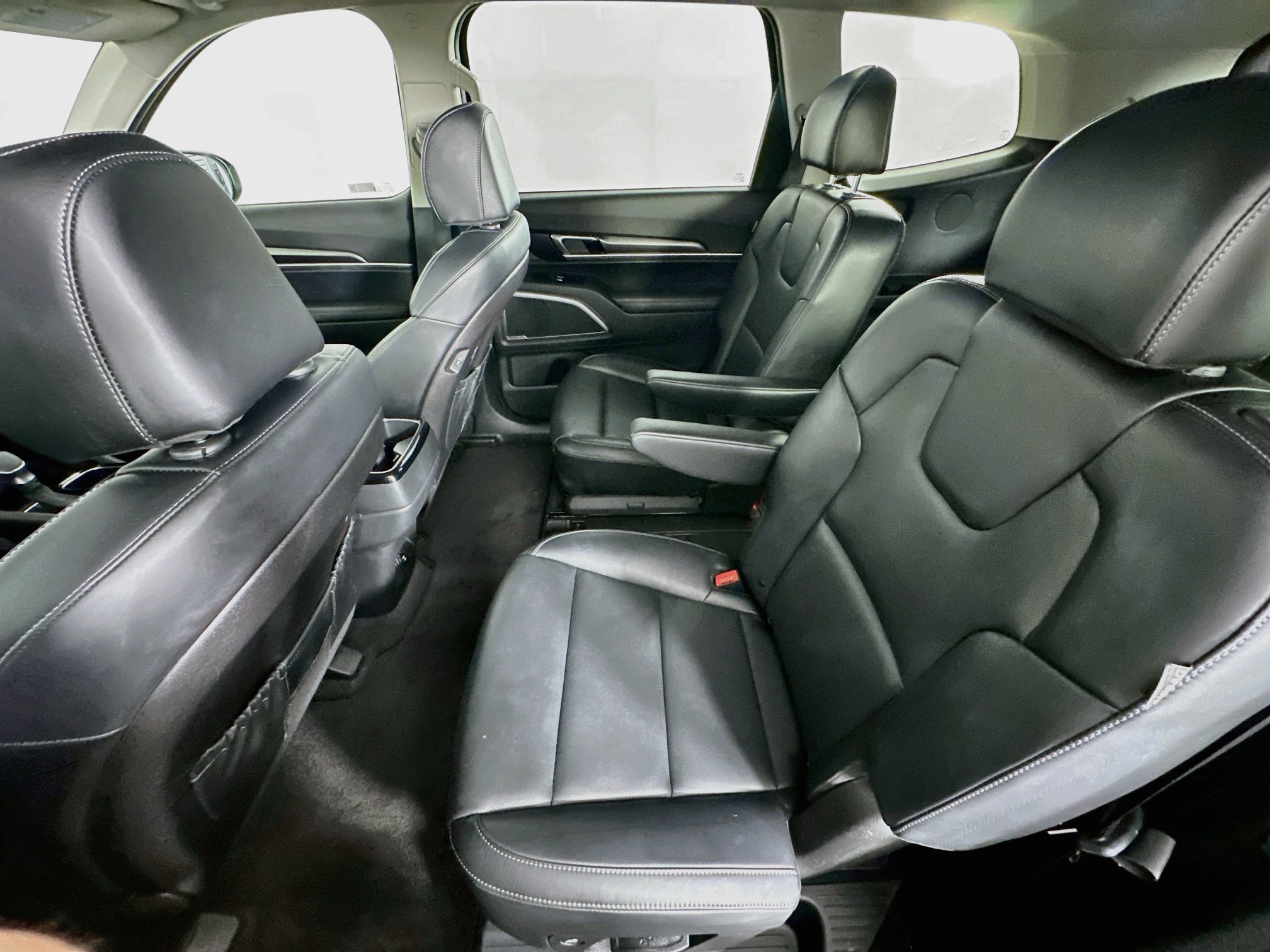 Used 2025 Kia Telluride S FWD image 29