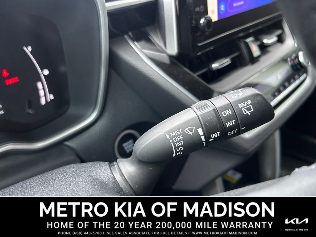 Used 2023 Toyota Corolla Cross XLE image 18