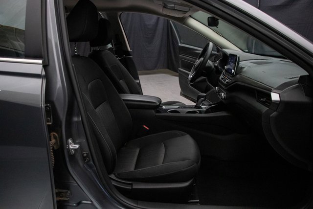 Used 2024 Nissan Altima 2.5 SV image 16