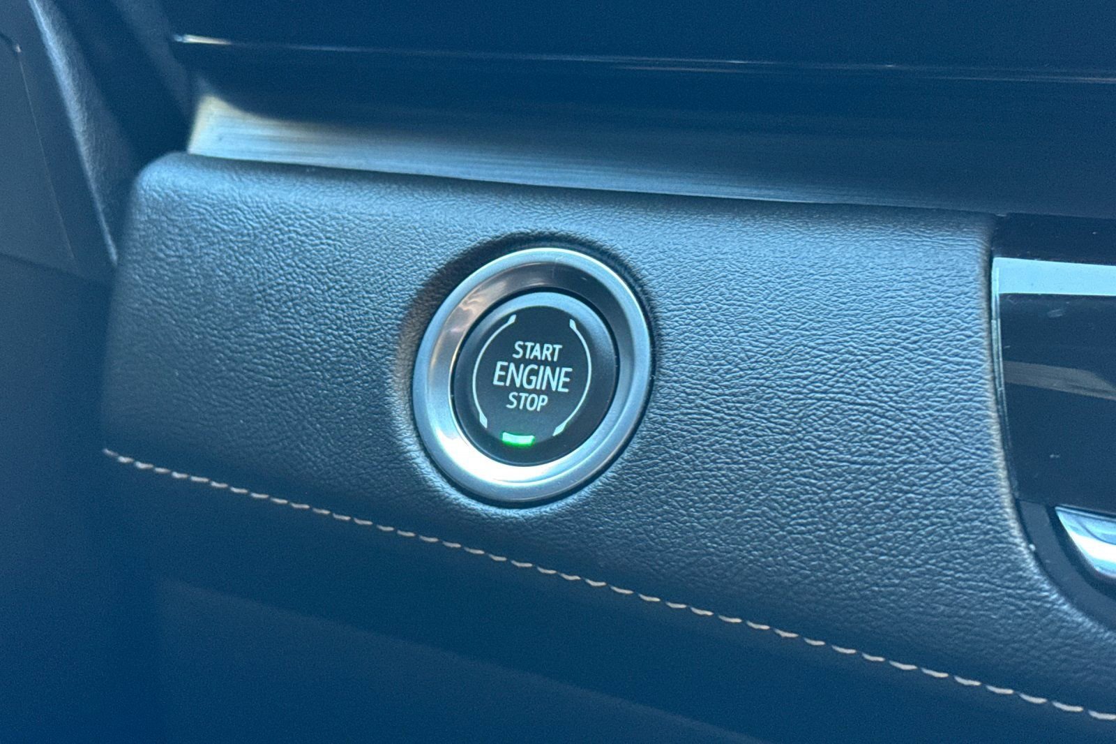 Used 2023 Cadillac Escalade Premium Luxury image 31