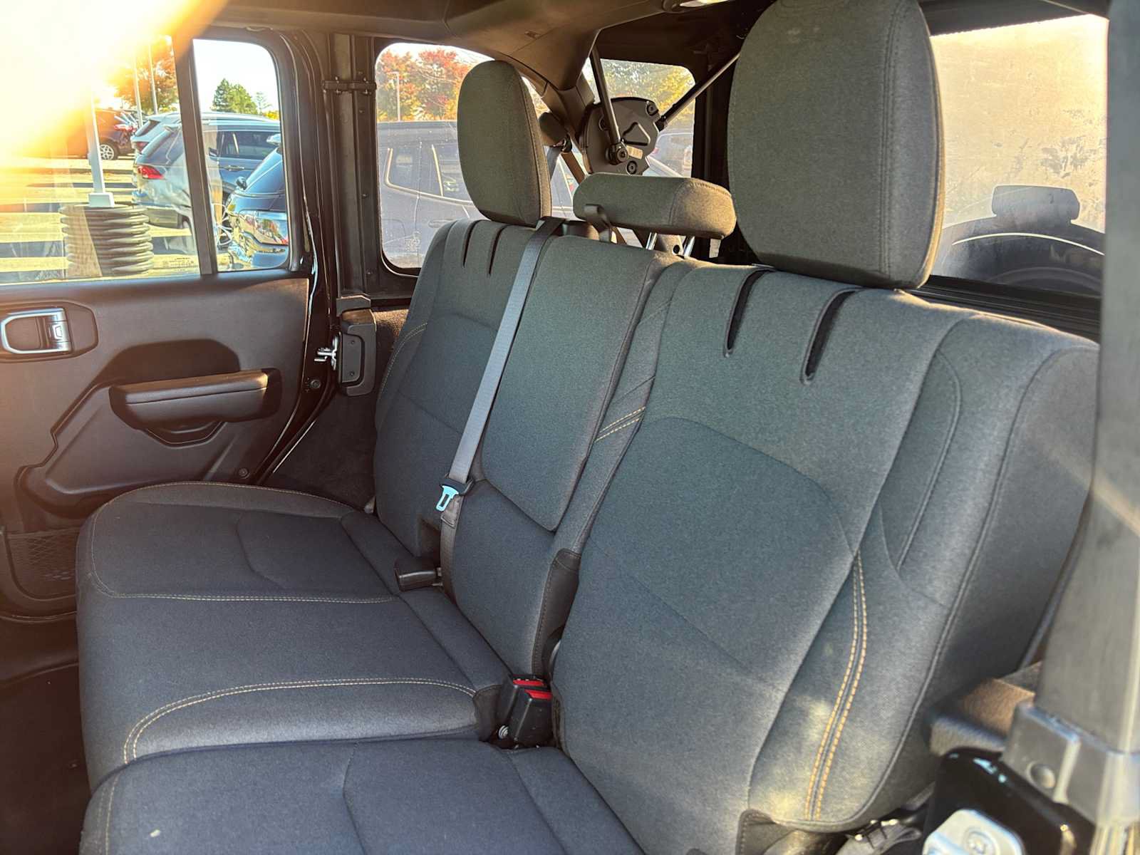 Used 2024 Jeep Wrangler Unlimited w/ Convenience Group AWD/4WD image 18