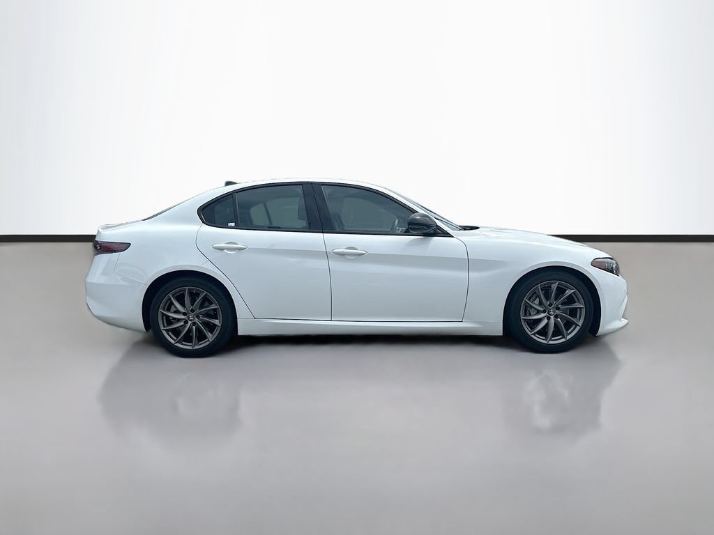 Used 2024 Alfa Romeo Giulia Sprint RWD image 2