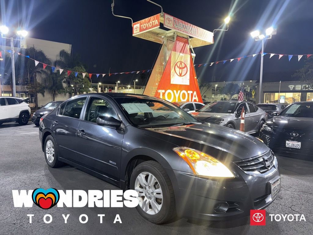 Used 2010 Nissan Altima Hybrid Sedan image 1