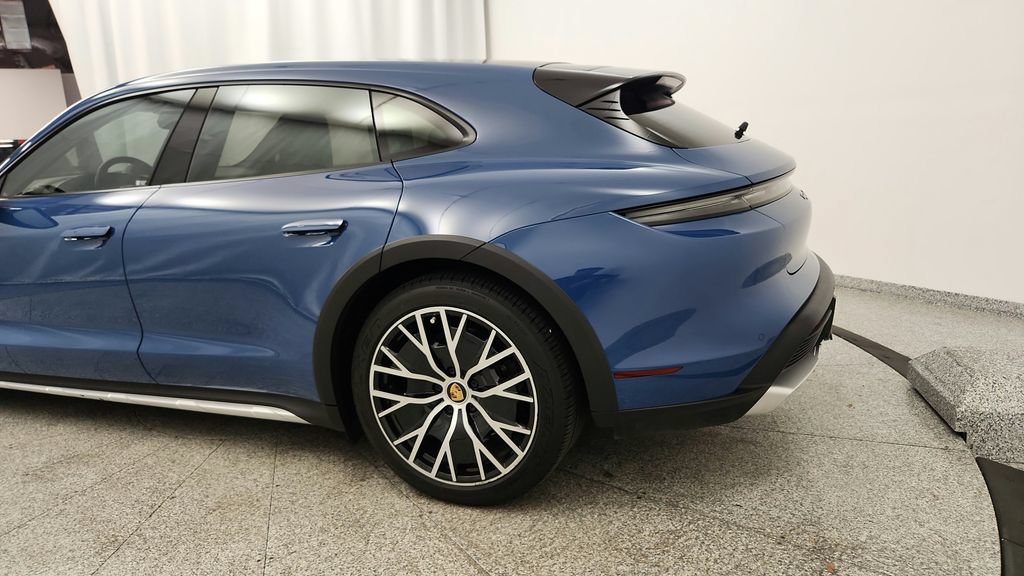Used 2022 Porsche Taycan 4 Cross Turismo AWD/4WD image 17