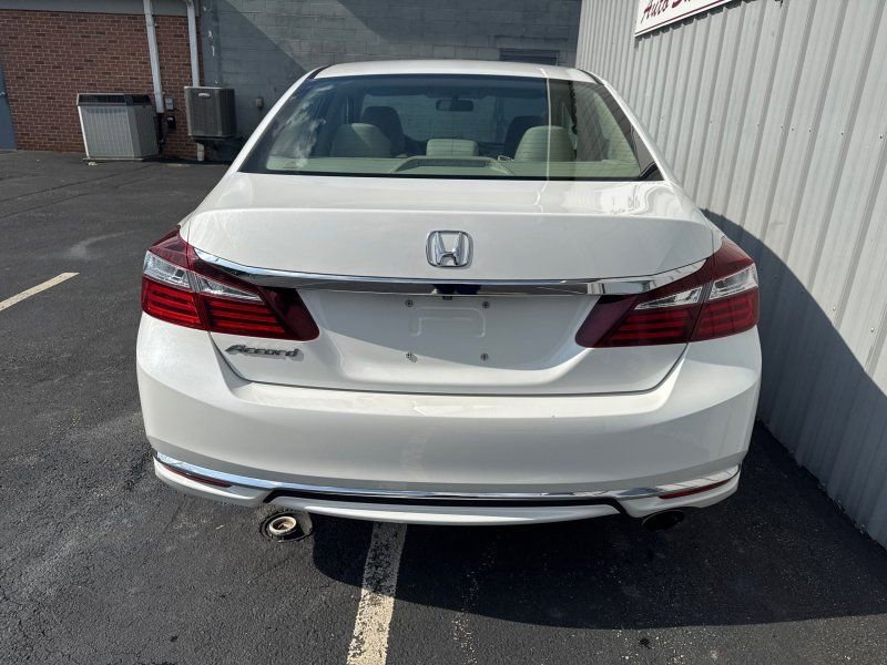 Used 2016 Honda Accord LX image 9