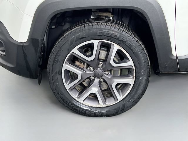 Used 2016 Jeep Renegade Latitude image 24