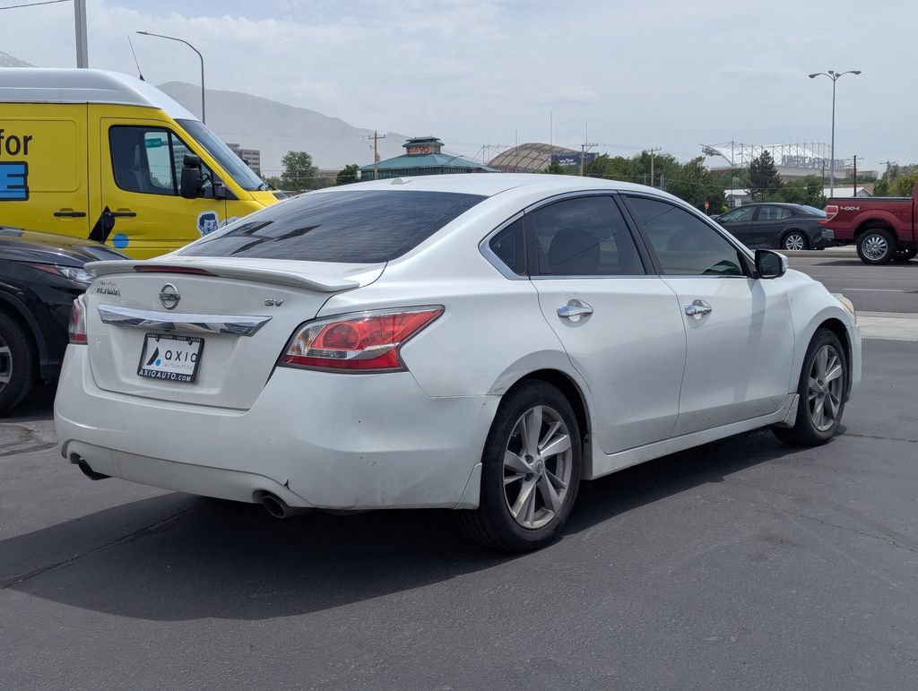 Used 2015 Nissan Altima 2.5 SV w/ Convenience Package FWD image 4