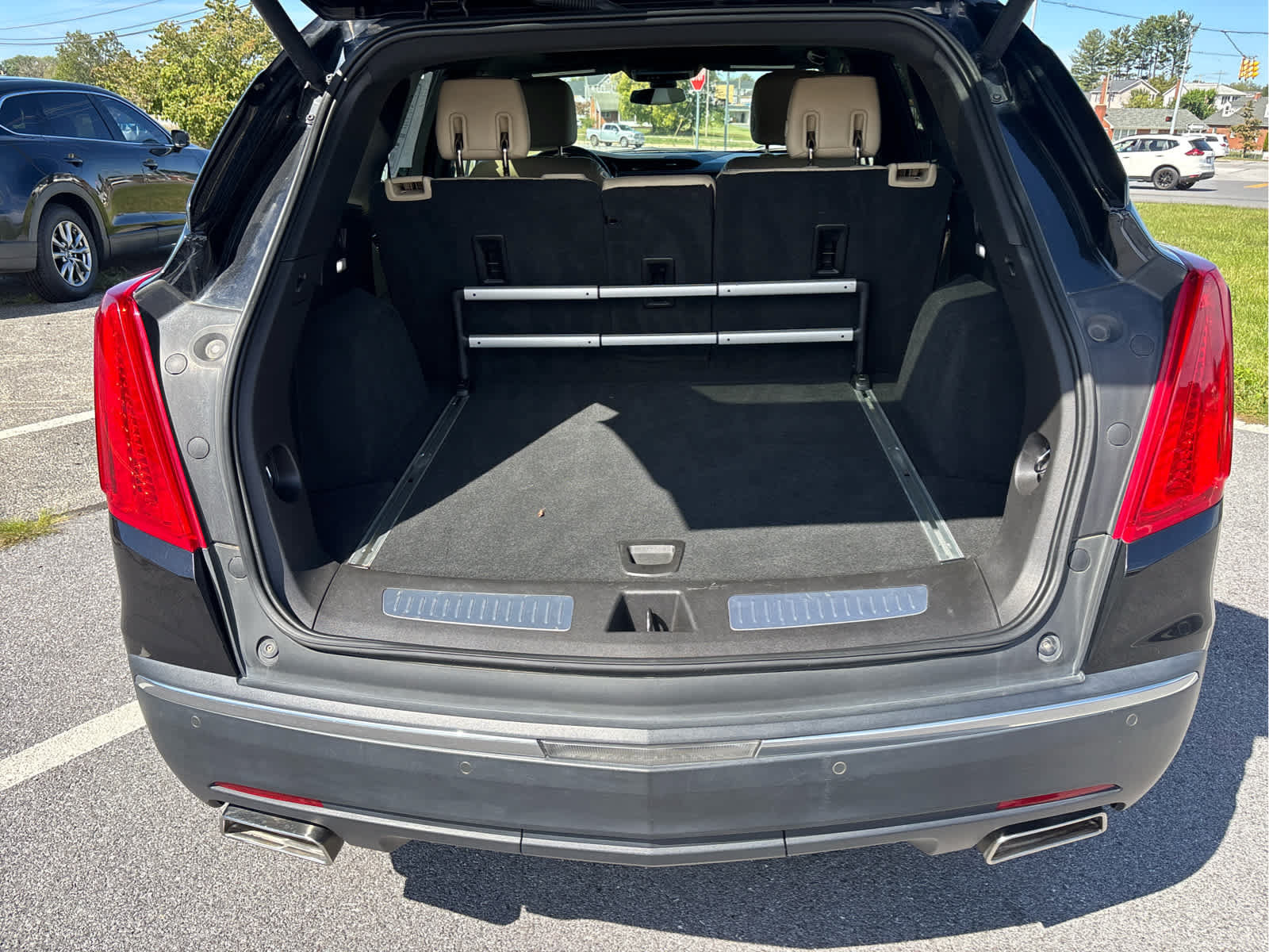Used 2017 Cadillac XT5 Luxury w/ Driver Awareness Package AWD/4WD image 15