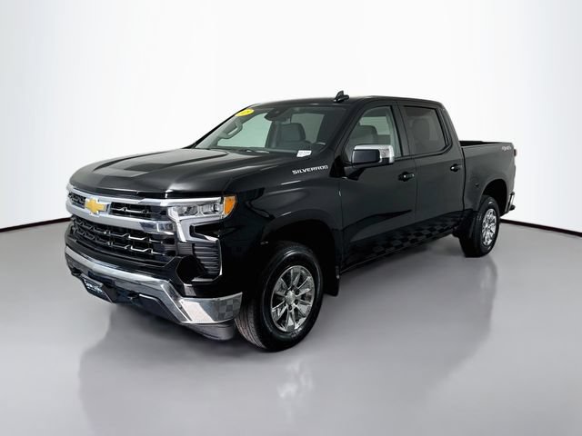 Used 2025 Chevrolet Silverado 1500 LT AWD/4WD image 3