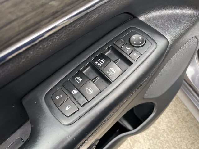 Used 2015 Jeep Grand Cherokee Overland w/ Advanced Technology Group AWD/4WD image 21