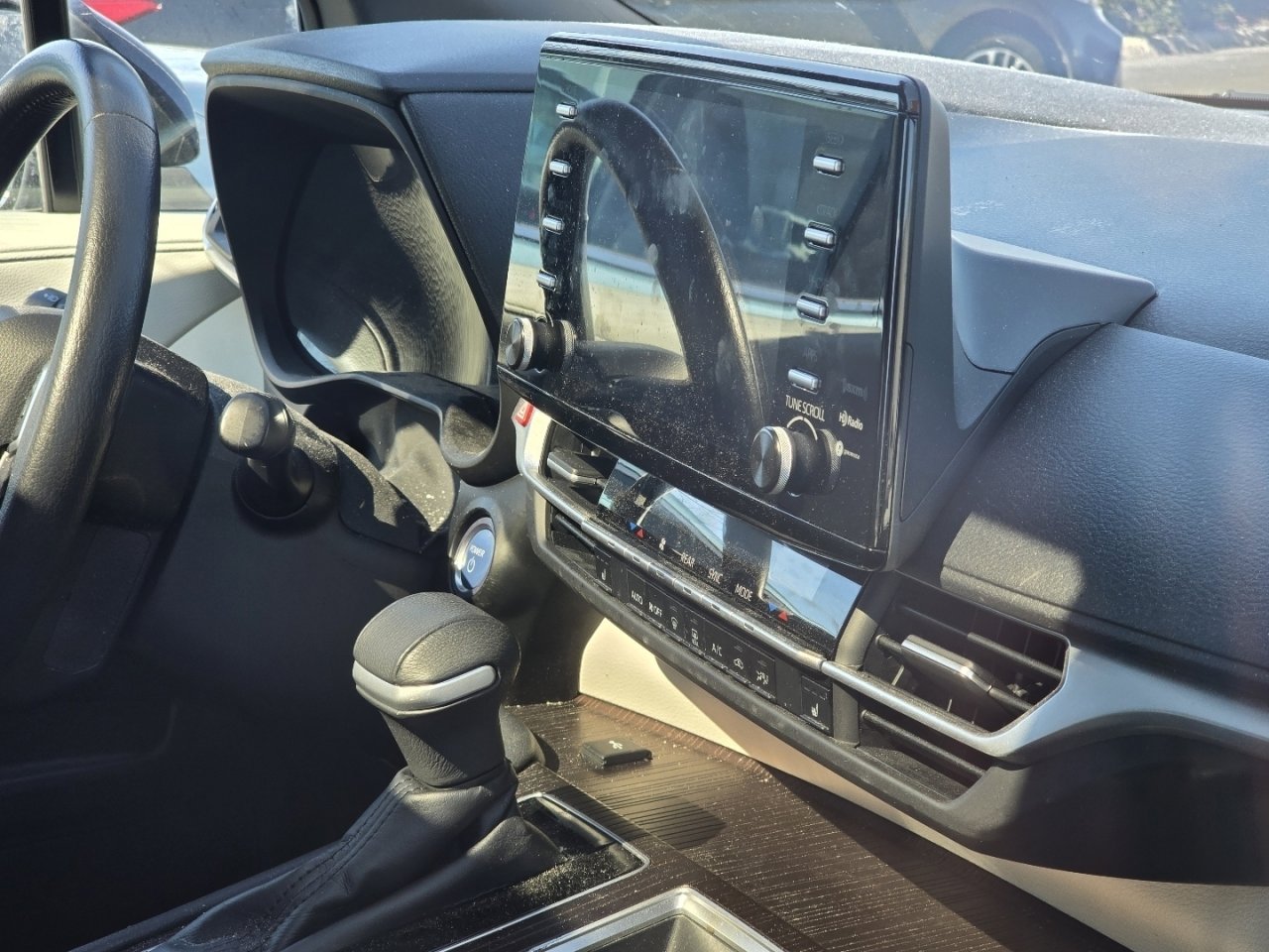 Used 2022 Toyota Sienna XLE image 14