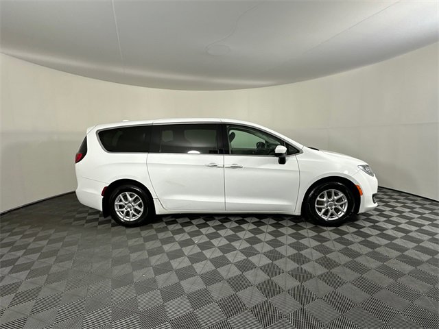 Certified 2017 Chrysler Pacifica Touring Plus image 5