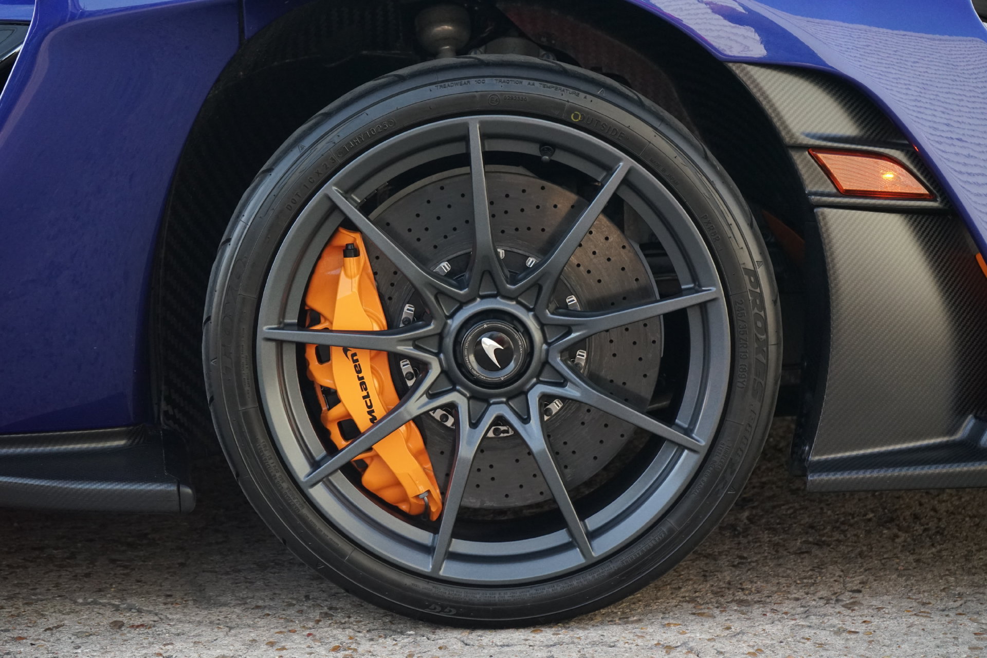 Used 2019 McLaren Senna RWD image 31