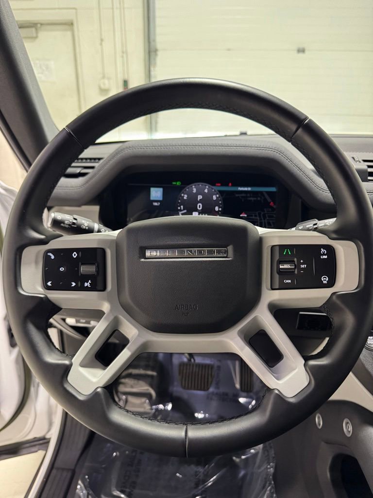 Used 2023 Land Rover Defender 90 X-Dynamic SE AWD/4WD image 13