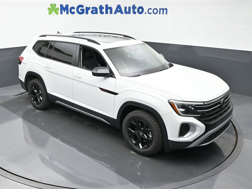 Used 2024 Volkswagen Atlas Peak Edition SE image 3