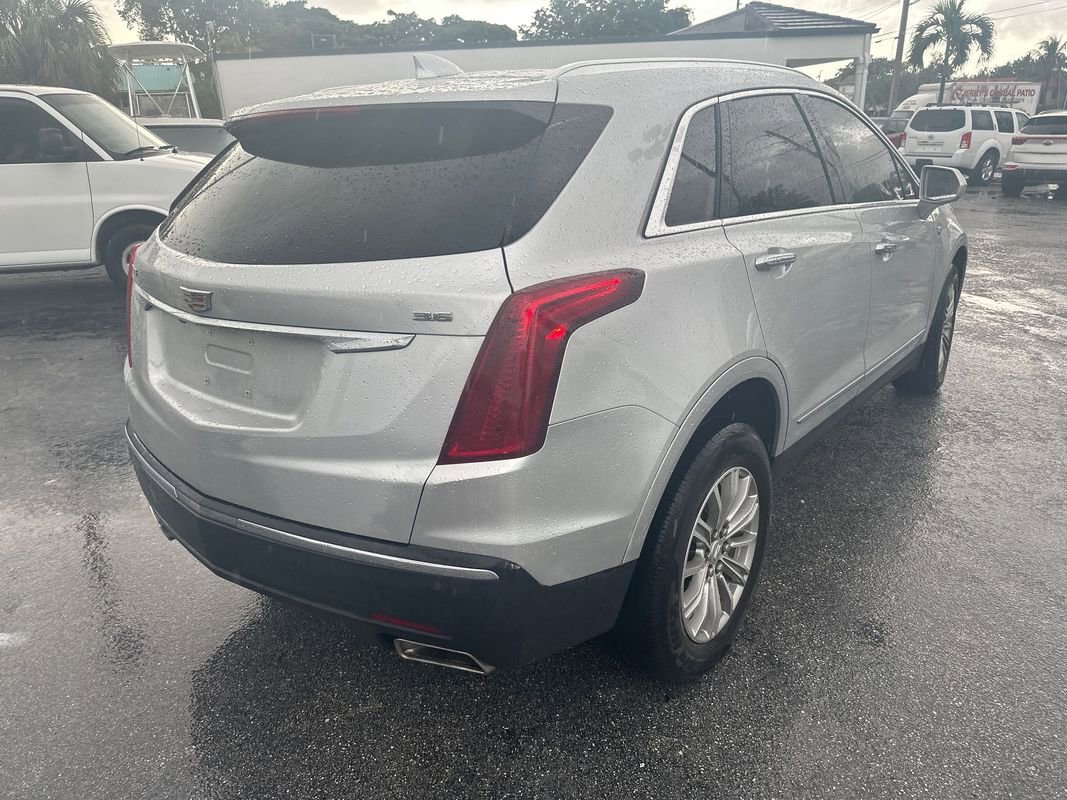 Used 2018 Cadillac XT5 Luxury w/ Driver Awareness Package image 6