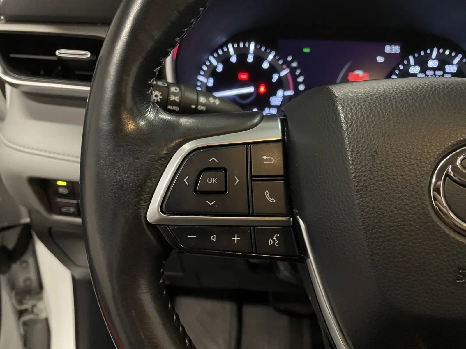 Used 2020 Toyota Highlander Limited image 22