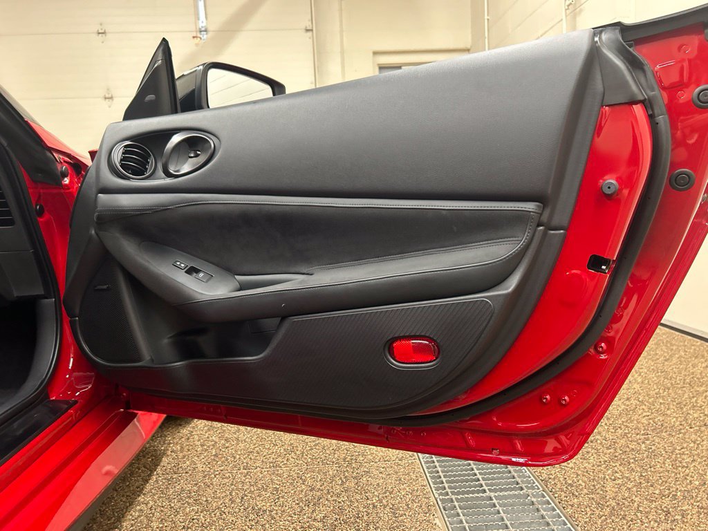 Used 2025 Nissan Z Performance w/ Floor Mat Package RWD image 12