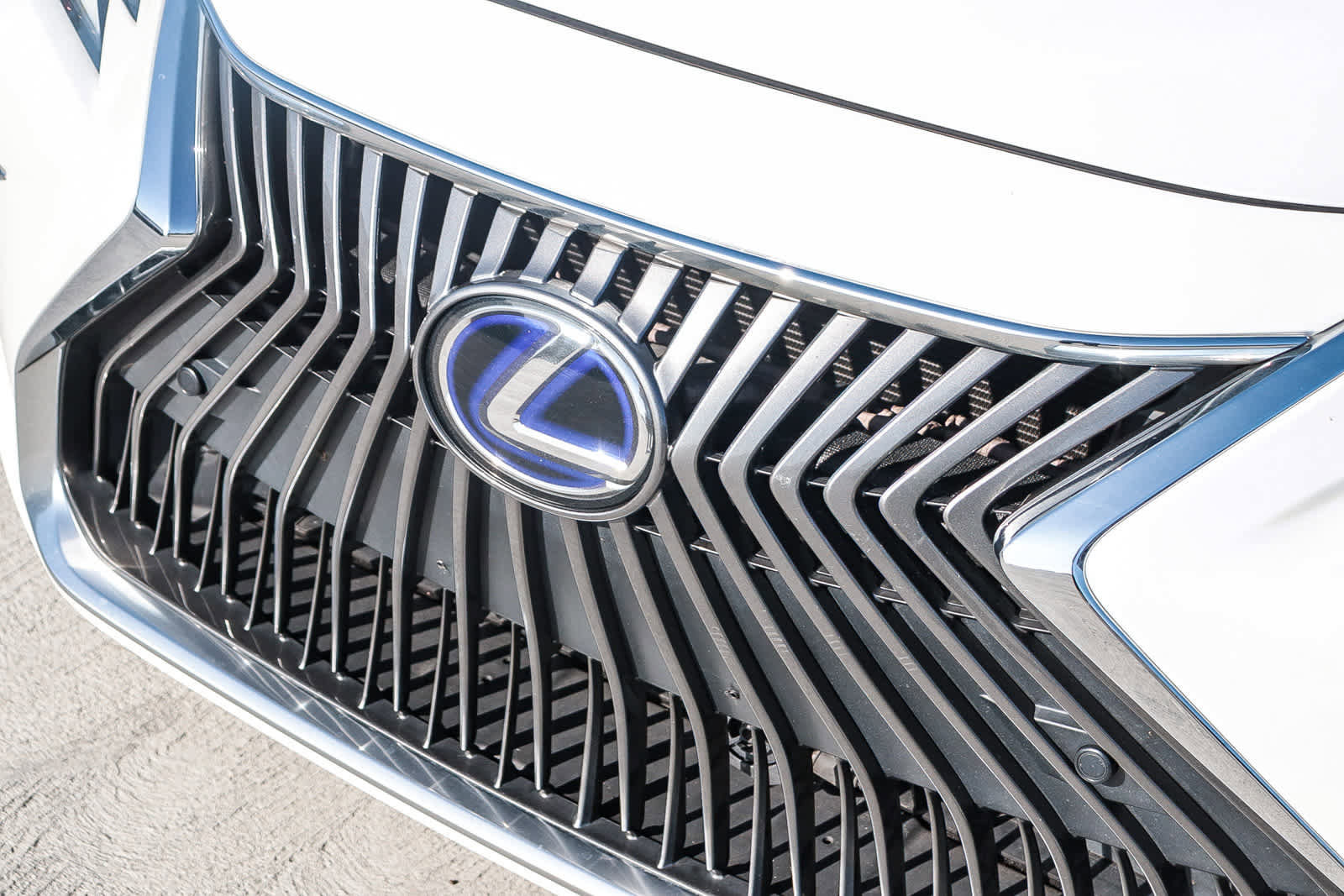 Used 2021 Lexus ES 300h w/ Premium Package image 5