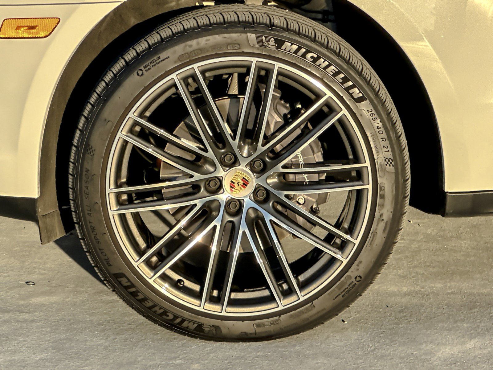 Used 2025 Porsche Macan image 26