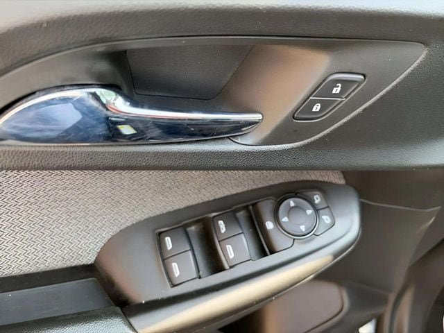 Used 2022 Chevrolet TrailBlazer LT w/ LPO, Blackout Package FWD image 10