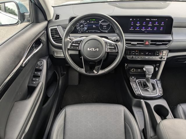 Certified 2025 Kia Seltos EX AWD/4WD image 17