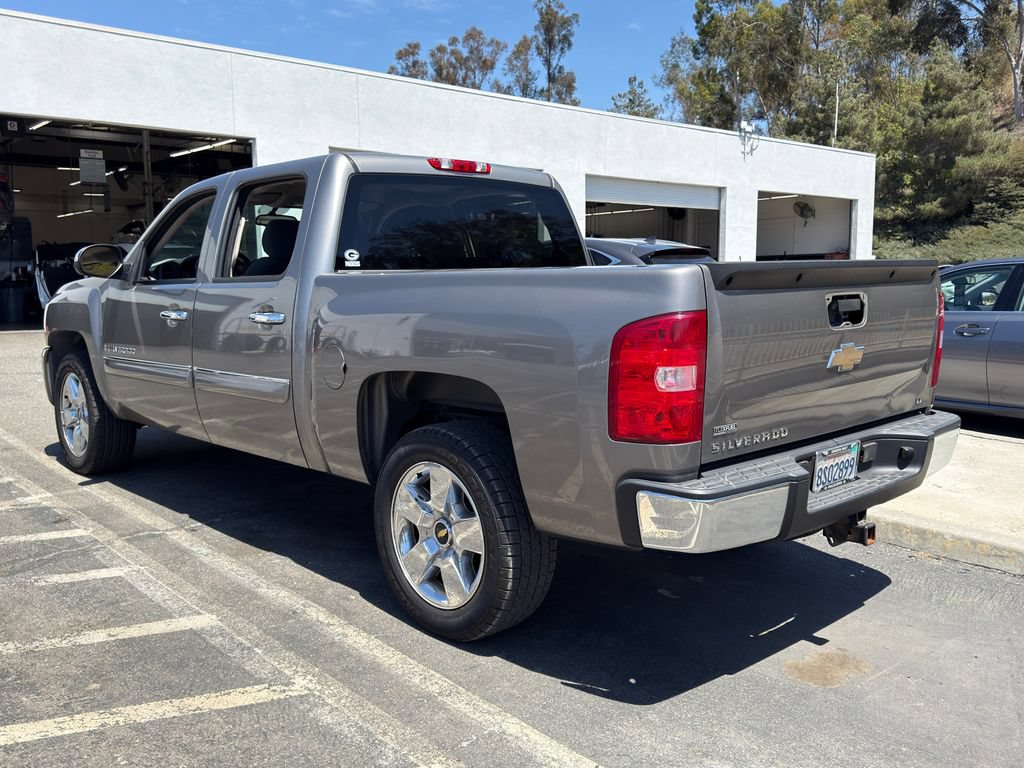 Used 2009 Chevrolet Silverado 1500 LT w/ Regional Value Package RWD image 2