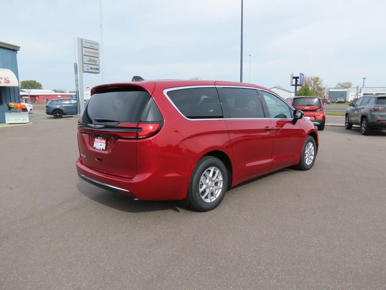 New 2026 Chrysler Pacifica Select image 4