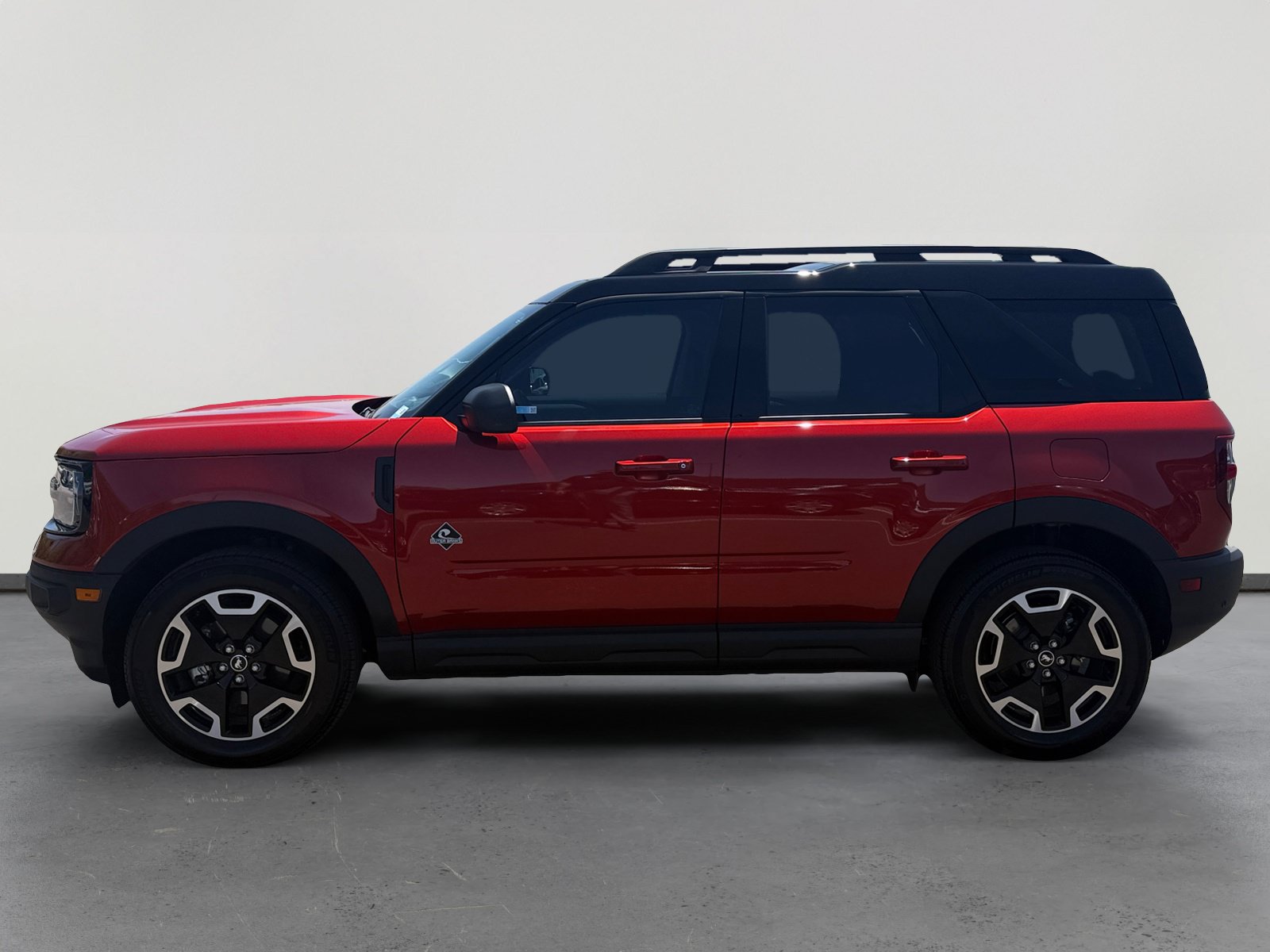 Used 2024 Ford Bronco Sport Outer Banks w/ Tech Package AWD/4WD image 2