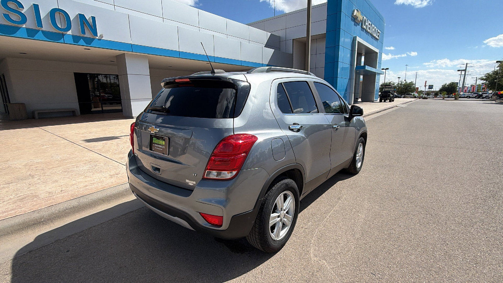 Used 2020 Chevrolet Trax LT w/ LT Convenience Package image 4